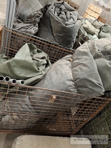 Sprzęt służby OPBMR - pakiet zawierający 6 poz. asort. (wg oddzielnego wykazu), w tym m.in.: kanistry stalowe 20 l, skrzynie drewniane, torby na maski pgaz, zestaw namiotów do zabiegów sanitarnych itp. 